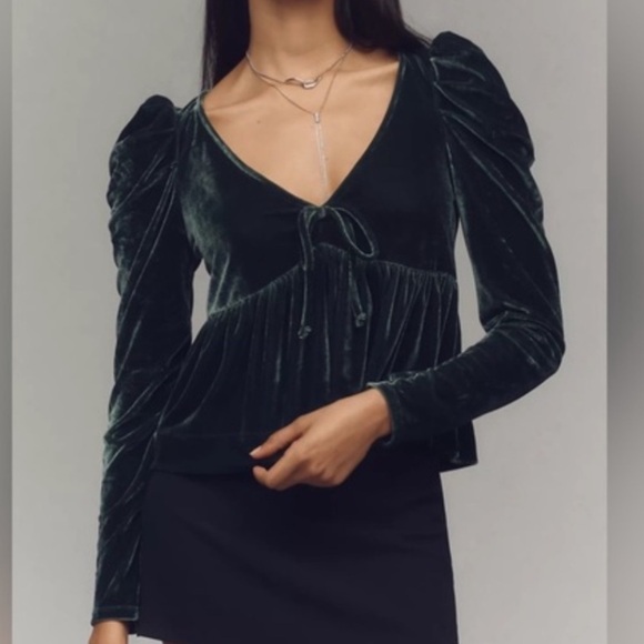Anthropologie Tops - Anthropologie Long Sleeve XS Elegant Velvet Green Top
